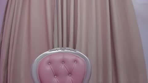 LAURA  online show from January 11, 2:04 pm