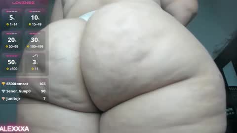 Snapshot of pervertt_mommy chatting on November 7, 9:15 pm Alexandra online show from November 7, 9:15 pm