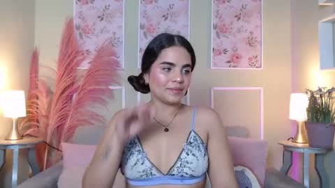 Nikole  online show from October 5, 8:07 pm