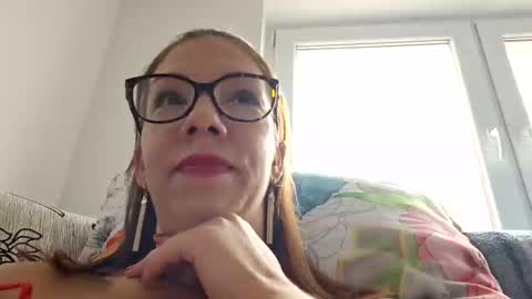 Lisa -  online show from December 3, 8:49 am