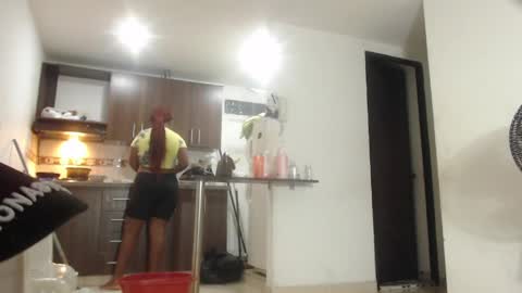 Snapshot of petarda333 chatting on April 7, 2:01 am kamila online show from April 7, 2:01 am