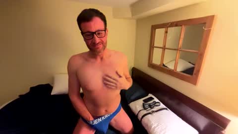 Snapshot of pete_mac chatting on November 30, 4:05 am Pete online show from November 30, 4:05 am