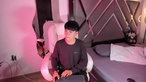 Snapshot of peter_chase chatting on September 20, 6:31 pm Peter online show from September 20, 6:31 pm