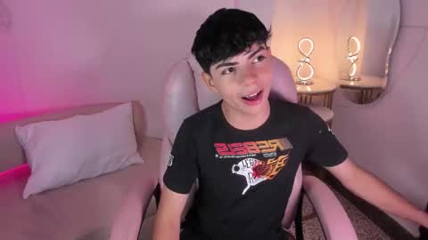 Snapshot of peter_chase chatting on September 25, 7:39 pm Peter online show from September 25, 7:39 pm