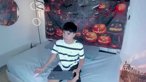 Snapshot of peter_chase chatting on October 8, 11:57 pm Peter online show from October 8, 11:57 pm