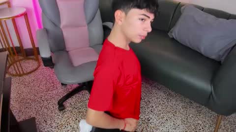 Snapshot of peter_chase chatting on December 2, 6:14 pm Peter online show from December 2, 6:14 pm