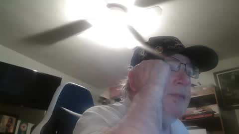 Snapshot of peterinohio57 chatting on May 12, 10:34 am peterinohio57 online show from May 12, 10:34 am