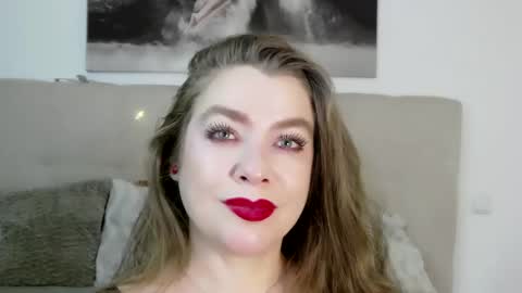 Snapshot of petersemily chatting on December 14, 12:55 am Peters Emily online show from December 14, 12:55 am