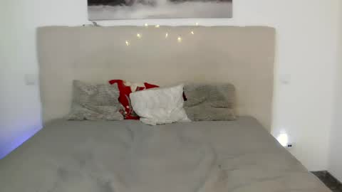 Snapshot of petersemily chatting on December 28, 9:30 pm Peters Emily online show from December 28, 9:30 pm