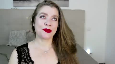 Snapshot of petersemily chatting on January 12, 6:05 pm Peters Emily online show from January 12, 6:05 pm