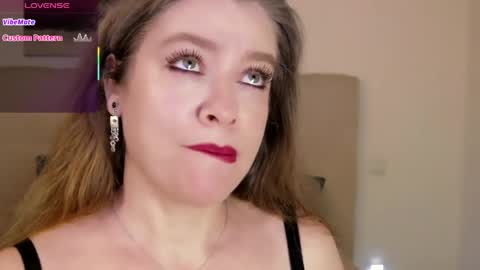 Snapshot of petersemily chatting on April 10, 10:36 pm Peters Emily online show from April 10, 10:36 pm