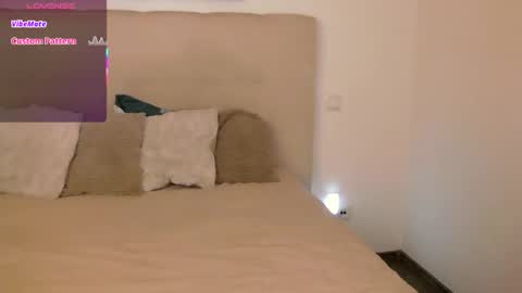 Snapshot of petersemily chatting on April 25, 10:07 pm Peters Emily online show from April 25, 10:07 pm