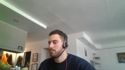 Snapshot of peterskinny24 chatting on December 6, 3:00 pm ttps VF8L9ABFMref wl share online show from December 6, 3:00 pm