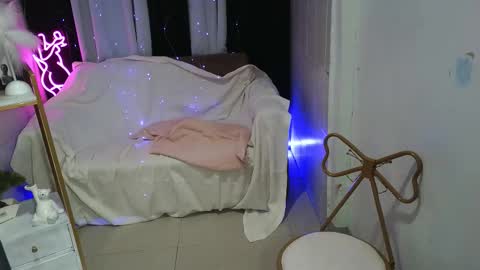 Snapshot of petit_soflexx chatting on December 22, 5:21 pm abby online show from December 22, 5:21 pm