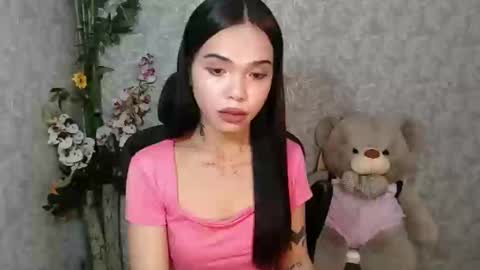 Snapshot of petite_angelx chatting on January 22, 1:10 am angel online show from January 22, 1:10 am