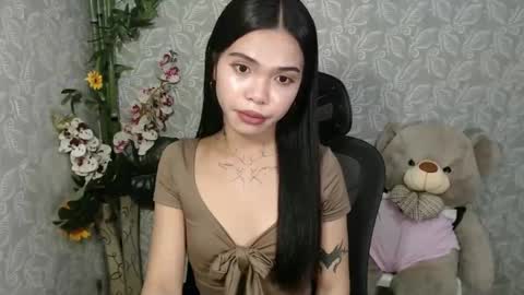 Snapshot of petite_angelx chatting on January 22, 5:49 pm angel online show from January 22, 5:49 pm