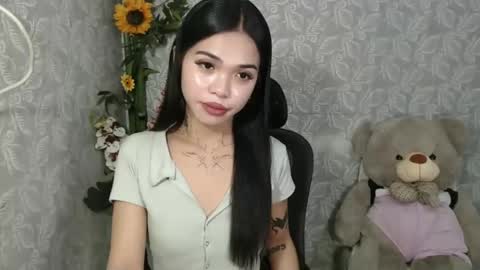Snapshot of petite_angelx chatting on January 28, 2:53 am angel online show from January 28, 2:53 am