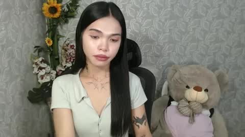 Snapshot of petite_angelx chatting on January 31, 1:33 am angel online show from January 31, 1:33 am