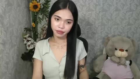 Snapshot of petite_angelx chatting on February 1, 1:34 am angel online show from February 1, 1:34 am