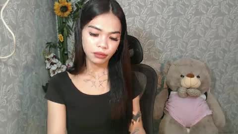 Snapshot of petite_angelx chatting on February 7, 4:24 pm angel online show from February 7, 4:24 pm