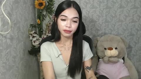 Snapshot of petite_angelx chatting on February 9, 2:06 am angel online show from February 9, 2:06 am