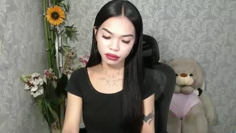 Snapshot of petite_angelx chatting on March 10, 10:15 am angel online show from March 10, 10:15 am