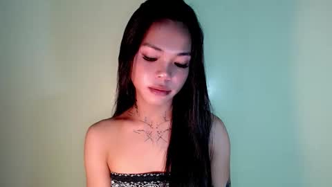 Snapshot of petite_angelx chatting on October 3, 9:45 pm angel online show from October 3, 9:45 pm