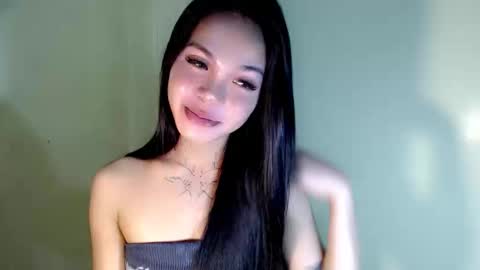 Snapshot of petite_angelx chatting on October 17, 11:51 pm angel online show from October 17, 11:51 pm