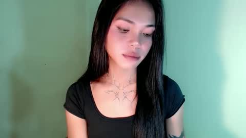 Snapshot of petite_angelx chatting on October 30, 3:24 pm angel online show from October 30, 3:24 pm