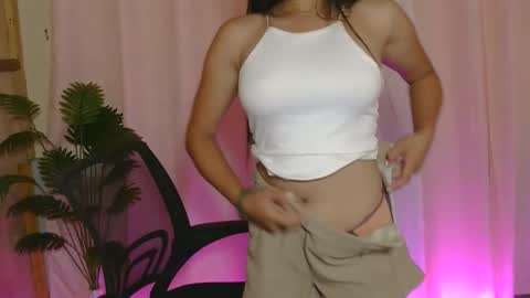 Snapshot of petite_asian18 chatting on December 4, 10:51 pm petite_asian18 online show from December 4, 10:51 pm