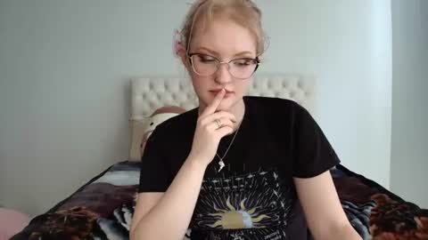 Snapshot of petite_cupcake chatting on July 29, 8:07 pm Little cupcake online show from July 29, 8:07 pm