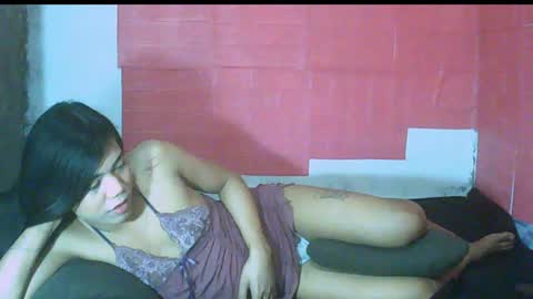 Snapshot of petite_jzee chatting on December 16, 2:04 am jzee online show from December 16, 2:04 am