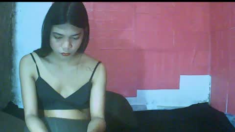 Snapshot of petite_jzee chatting on December 23, 2:35 am jzee online show from December 23, 2:35 am