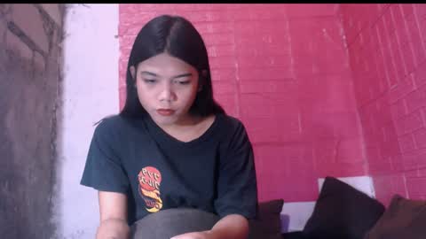 Snapshot of petite_jzee chatting on January 21, 10:51 pm jzee online show from January 21, 10:51 pm