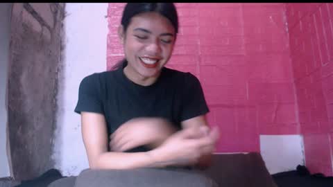 Snapshot of petite_jzee chatting on January 30, 3:00 am jzee online show from January 30, 3:00 am