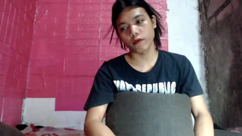 Snapshot of petite_jzee chatting on February 4, 11:05 am jzee online show from February 4, 11:05 am