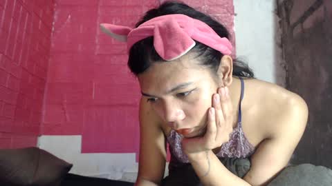 Snapshot of petite_jzee chatting on February 7, 10:08 am jzee online show from February 7, 10:08 am