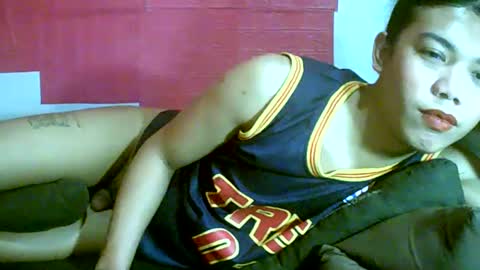 Snapshot of petite_jzee chatting on March 9, 12:42 am jzee online show from March 9, 12:42 am