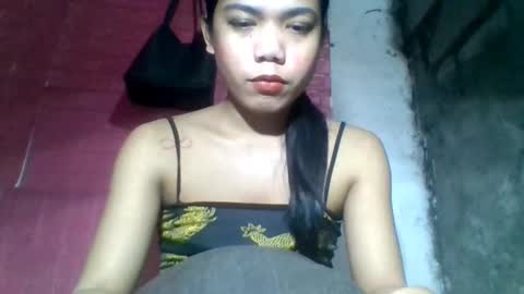 Snapshot of petite_jzee chatting on October 6, 2:58 pm jzee online show from October 6, 2:58 pm