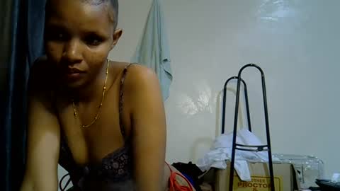 petite_melinda online show from June 10, 1:06 am