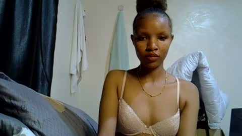 petite_melinda online show from June 11, 12:32 am