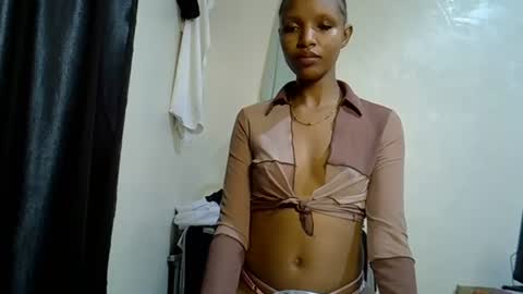 petite_melinda online show from June 12, 10:41 pm