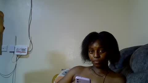 petite_melinda online show from June 14, 2:24 am