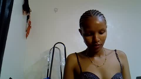 petite_melinda online show from June 18, 9:41 pm