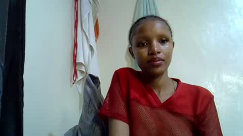 Snapshot of petite_melinda chatting on June 25, 1:16 am petite_melinda online show from June 25, 1:16 am