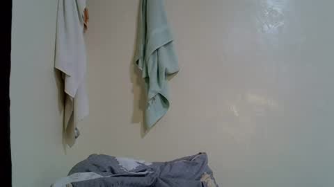 Snapshot of petite_melinda chatting on June 25, 9:41 pm petite_melinda online show from June 25, 9:41 pm