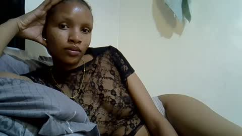 Snapshot of petite_melinda chatting on July 2, 1:05 am petite_melinda online show from July 2, 1:05 am