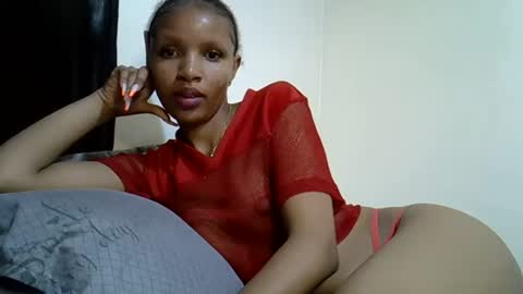 Snapshot of petite_melinda chatting on July 3, 9:10 pm petite_melinda online show from July 3, 9:10 pm