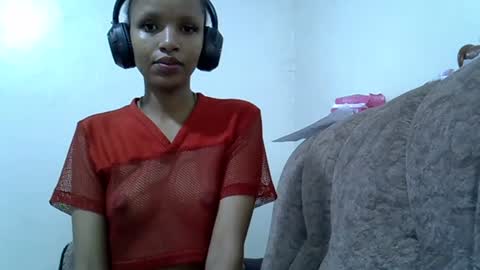 Snapshot of petite_melinda chatting on July 5, 2:02 pm petite_melinda online show from July 5, 2:02 pm