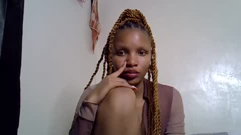 Snapshot of petite_melinda chatting on July 7, 10:03 pm petite_melinda online show from July 7, 10:03 pm
